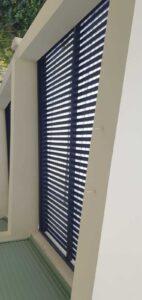 סגירת מסתור כביסה מאלומיניום כחול