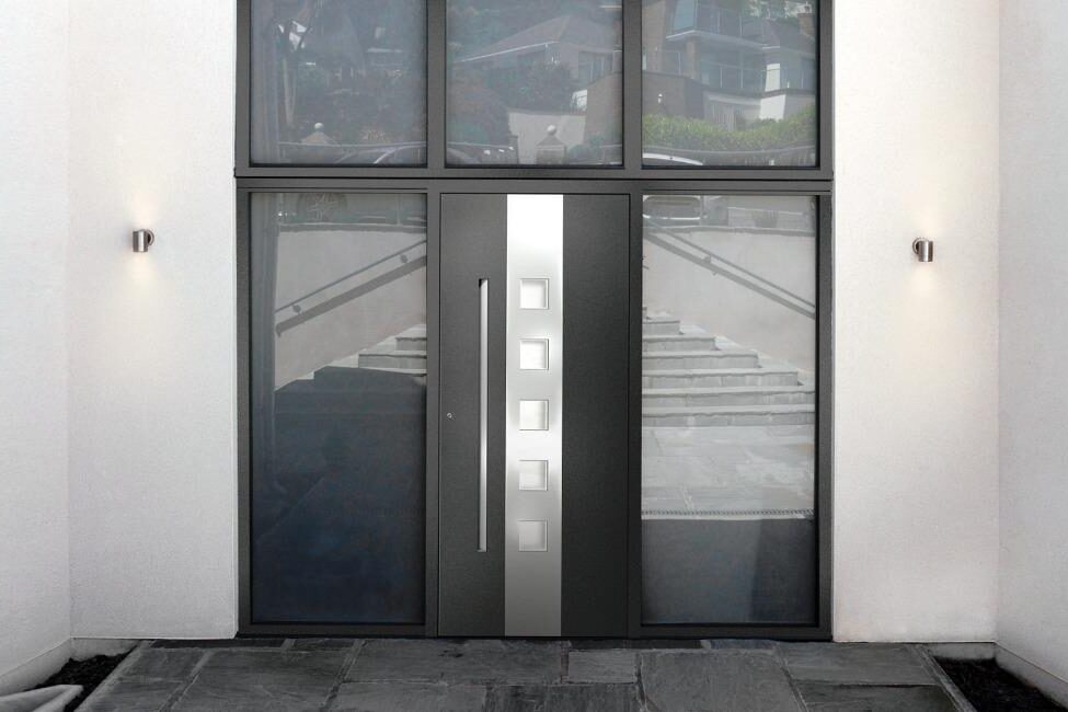 דלת כניסה מחוזקת פלדה וזכוכית