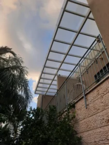 גג פלסטיק לפרגולה