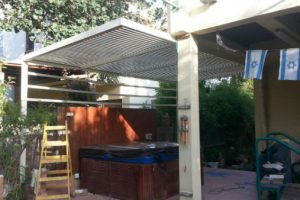 פרגולה אלומיניום מעל ג'קוזי פרגולה אלומיניום מעל ג'קוזי